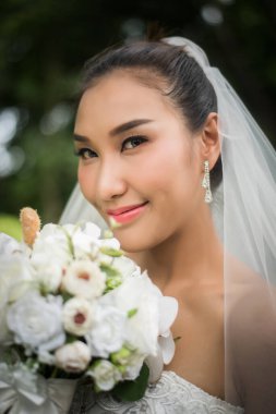 Gelin buketi ile Güzel Gelin 'in yakın çekimi.