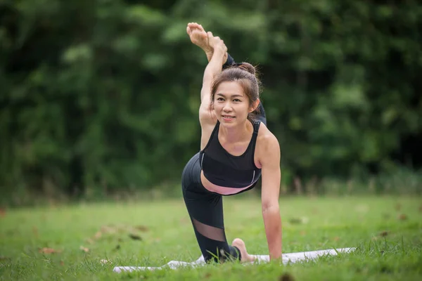 Yoga Action Exercise Healthy Park — Stock Photo, Image