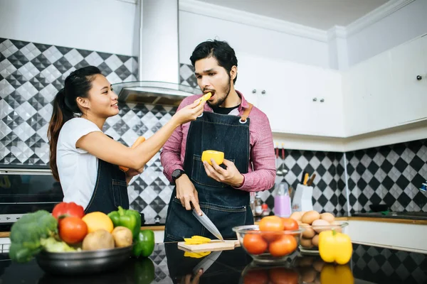 Happy Young Couple Help Each Other Chopping Vegetable Preparing Cooking — Stock Photo, Image