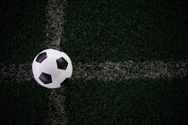 Pallone Calcio Sulla Linea Bianca Allo Stadio — Foto Stock