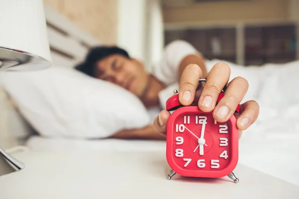 Lazy Man Despertando Dormitorio — Foto de Stock