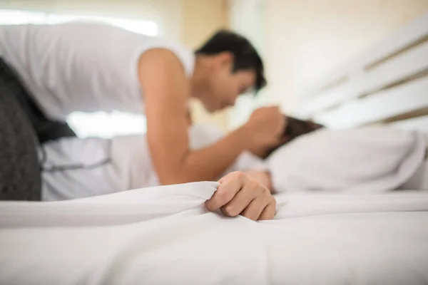 Romántico Feliz Pareja Cama Disfrutando Sensual Juego Previo — Foto de Stock