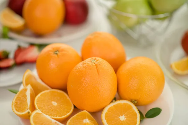 Vários Frutos Com Vegetais Fundo Madeira — Fotografia de Stock