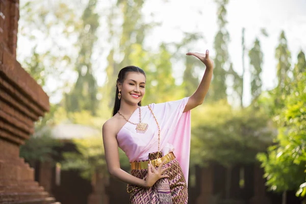 Mulher Bonita Usando Vestido Típico Tailandês — Fotografia de Stock