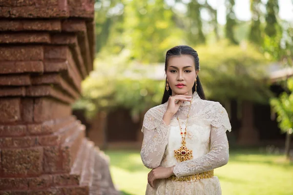 Schöne Frau Typisch Thailändischem Kleid — Stockfoto