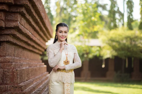 Schöne Frau Typisch Thailändischem Kleid — Stockfoto