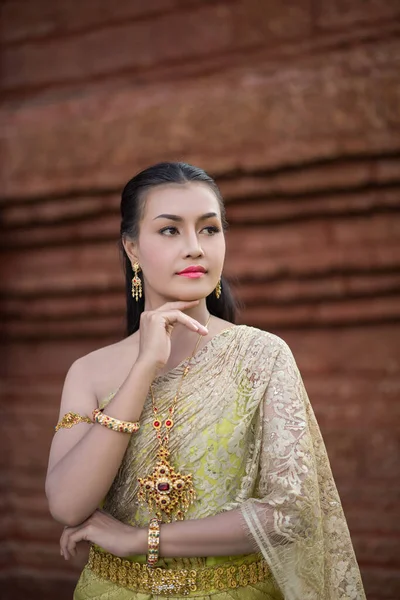 Mulher Bonita Usando Vestido Típico Tailandês — Fotografia de Stock