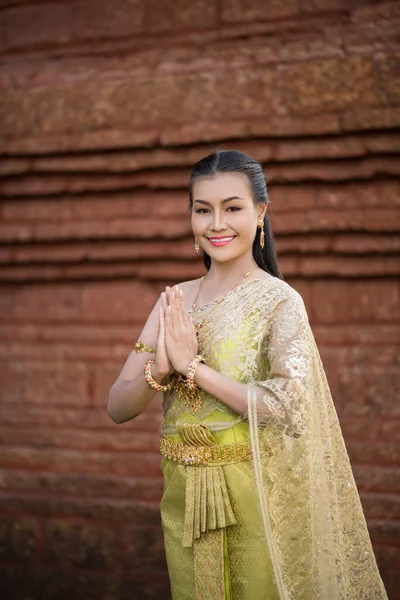 Mulher Bonita Usando Vestido Típico Tailandês — Fotografia de Stock