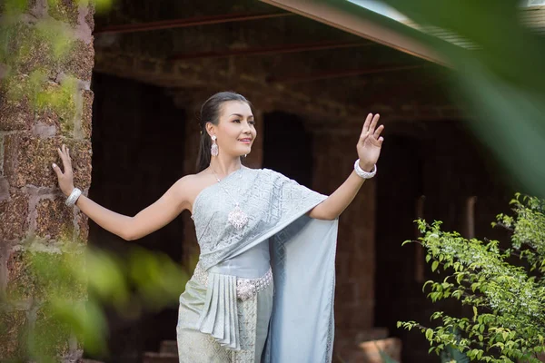 Krásná Žena Sobě Typické Thajské Šaty — Stock fotografie