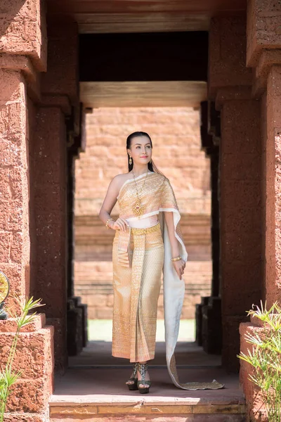 Mujer Hermosa Vistiendo Vestido Típico Tailandés — Foto de Stock