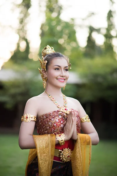 Mujer Hermosa Vistiendo Vestido Típico Tailandés — Foto de Stock