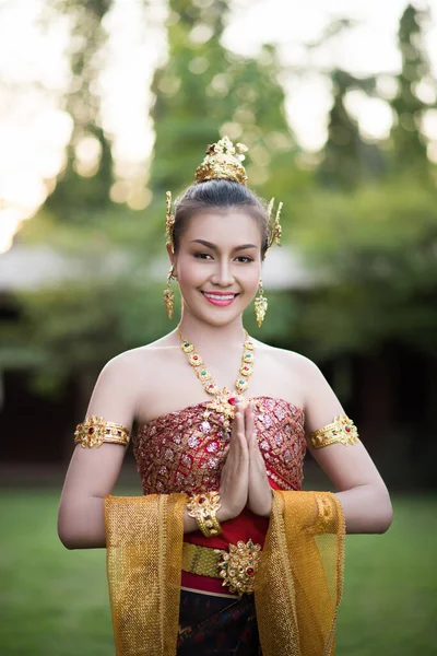 Mulher Bonita Usando Vestido Típico Tailandês — Fotografia de Stock