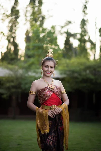 Schöne Frau Typisch Thailändischem Kleid — Stockfoto