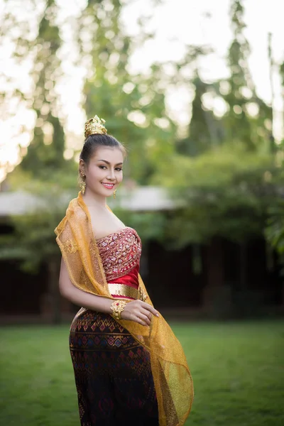 Mulher Bonita Usando Vestido Típico Tailandês — Fotografia de Stock