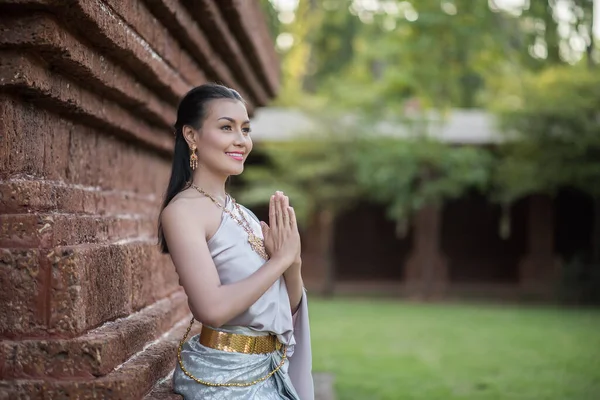 Mulher Bonita Usando Vestido Típico Tailandês — Fotografia de Stock