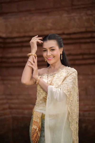 Mulher Bonita Usando Vestido Típico Tailandês — Fotografia de Stock