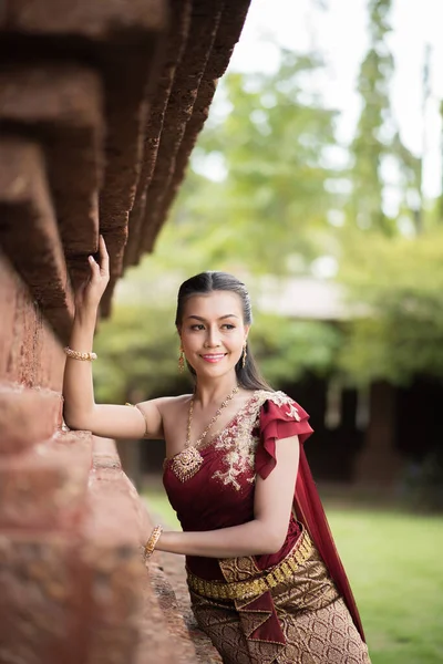 Mujer Hermosa Vistiendo Vestido Típico Tailandés — Foto de Stock