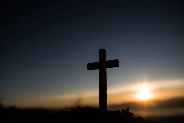 Silhouette Von Katholischem Kreuz Und Sonnenaufgang — Stockfoto