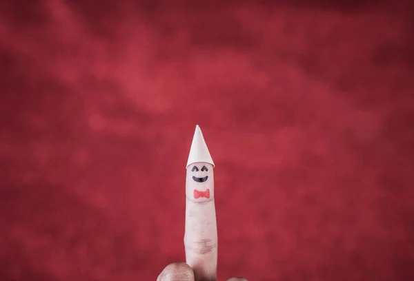 Dedo Com Emoção Fundo Vermelho — Fotografia de Stock