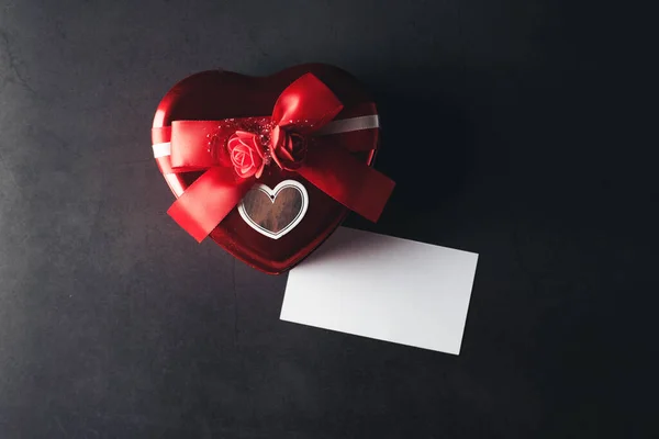 Caja Regalo Forma Corazón Con Tarjeta Nota Blanco Día San — Foto de Stock