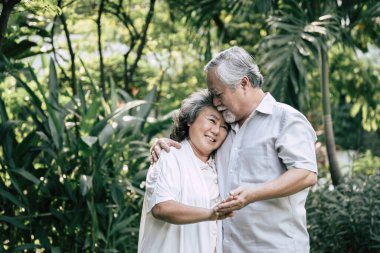 Yaşlı Çiftler Dans Ediyor