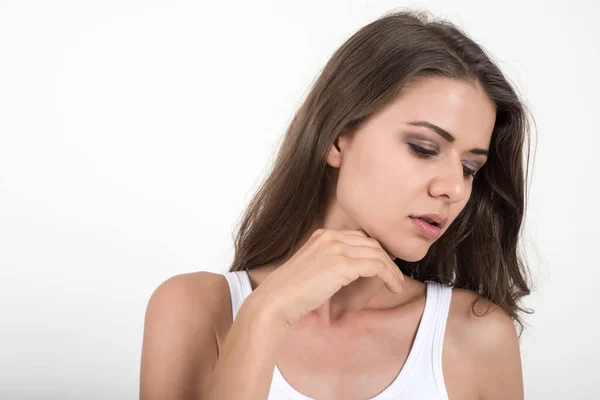 Hermosa Mujer Con Cuerpo Sano Sobre Fondo Blanco — Foto de Stock