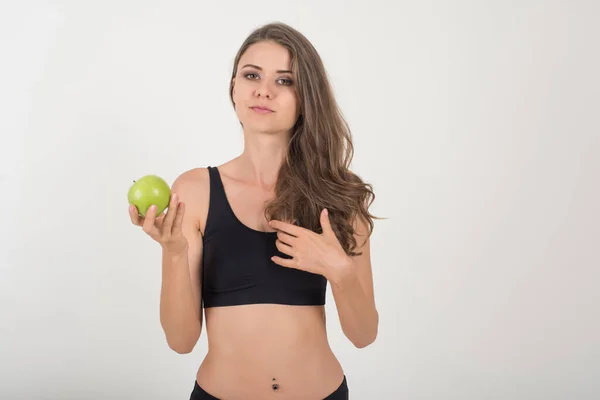 Mulher Beleza Segurando Maçã Verde Enquanto Isolado Branco — Fotografia de Stock