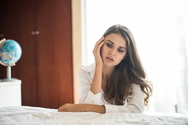 Retrato Mujer Acostada Cama — Foto de Stock