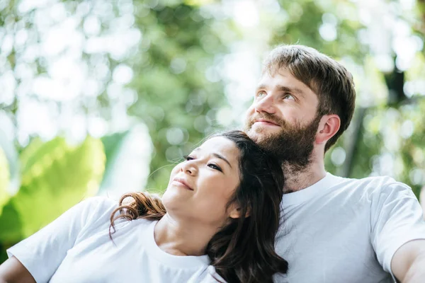 Feliz Sonriente Pareja Diversidad Amor Momento Juntos — Foto de Stock