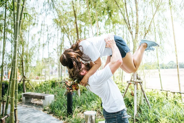 Gelukkig Glimlachen Paar Diversiteit Liefde Moment Samen — Stockfoto