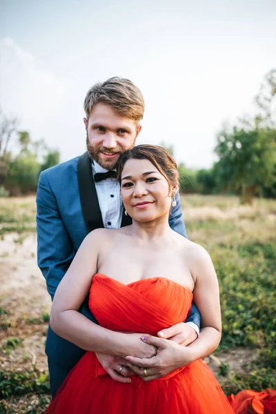 Brud Och Brudgum Har Romantik Tid Och Lycklig Tillsammans — Stockfoto