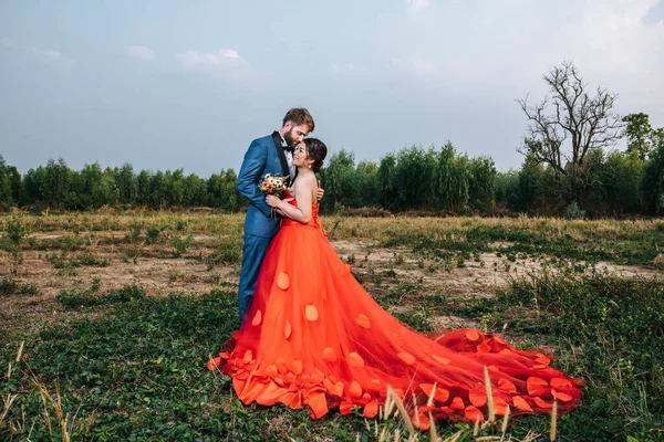 Brud Och Brudgum Har Romantik Tid Och Lycklig Tillsammans — Stockfoto