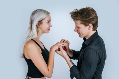 Mutlu çift portresi sürpriz evlilik