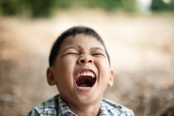 Yakın Plan Mutlu Yüzlü Çocuk — Stok fotoğraf