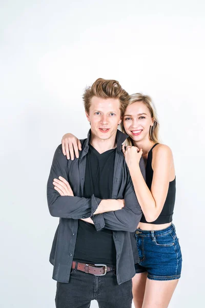 Retrato Amor Jovem Casal Feliz Conjunto Com Flor Estúdio — Fotografia de Stock