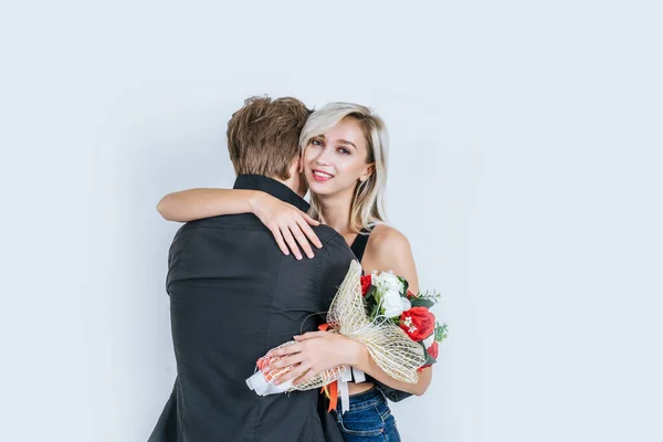 Porträt Eines Glücklichen Jungen Paares Liebe Zusammen Mit Blume Atelier — Stockfoto