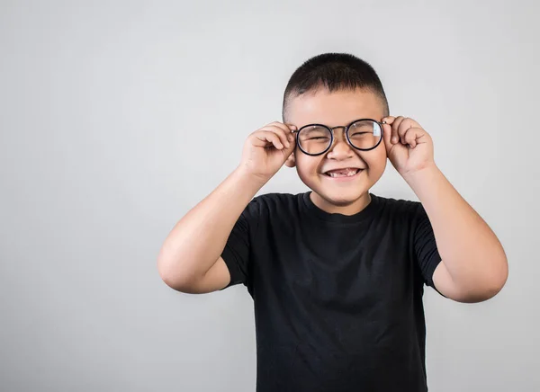 Chico Divertido Genio Con Gafas Estudio Tiro —  Fotos de Stock