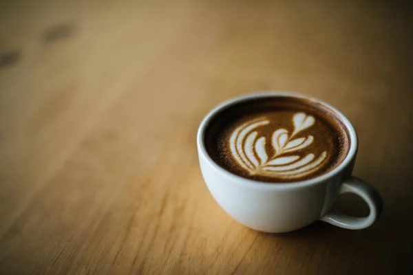 Latte Art Kaffeetasse Auf Dem Cafétisch — Stockfoto