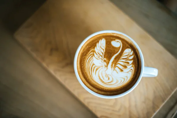 Latte Art Kaffeetasse Auf Dem Cafétisch — Stockfoto