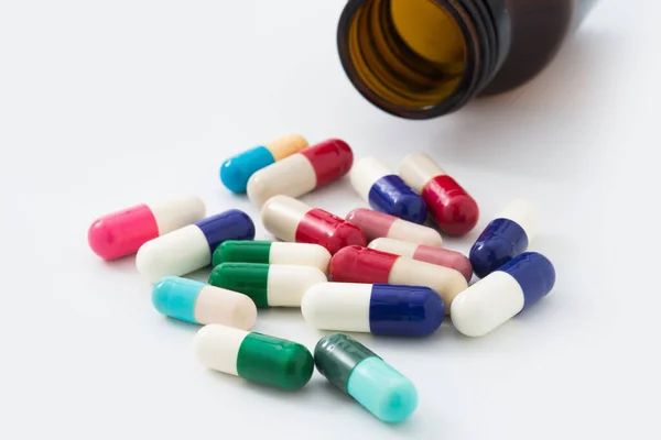 Pigułki Medyczne Wylewające Się Butelki Tabletkach — Zdjęcie stockowe