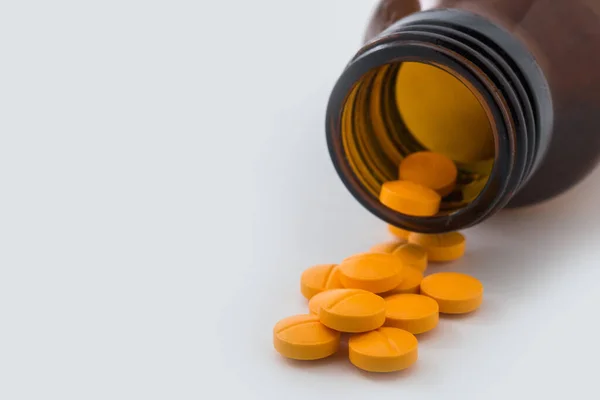 Medische Pillen Morsen Uit Een Omgevallen Uit Pil Fles — Stockfoto