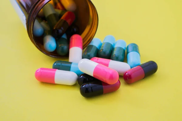 Medical Pills Spilling Out Toppled Pill Bottle — Stock Photo, Image