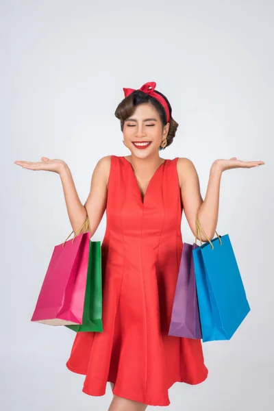 Hermosa Mujer Asiática Sosteniendo Bolsas Compras Colores — Foto de Stock