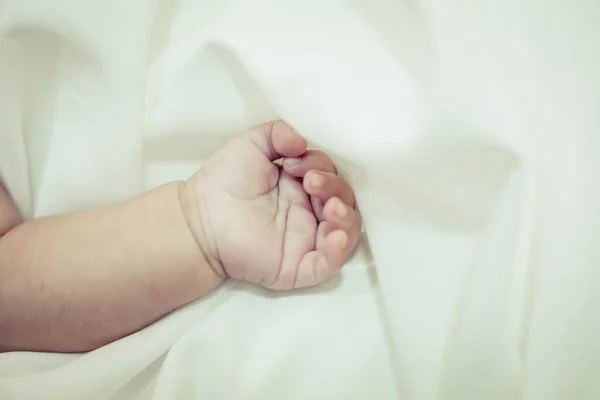 Mano Del Bebé Recién Nacido Enfoque Selectivo — Foto de Stock