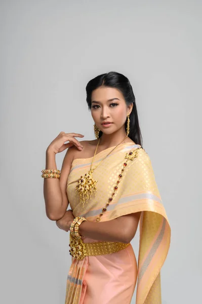 Sköna Thailändska Kvinna Thailändsk Klänning — Stockfoto