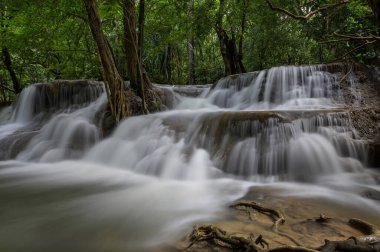 Şelale Tayland 'da bir katmandır.