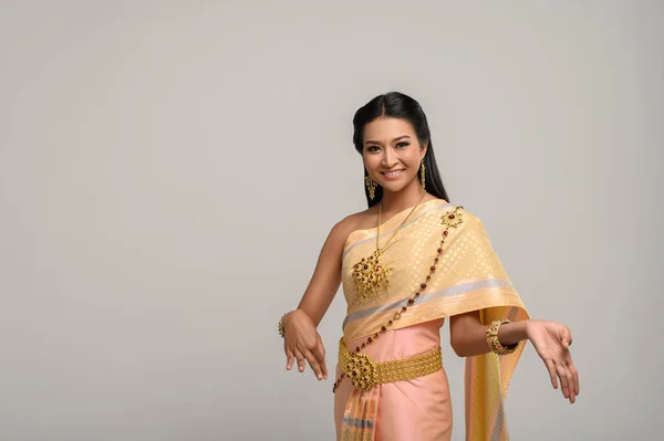 Belle Femme Thaïlandaise Portant Une Robe Thaïlandaise Danse Thaïlandaise — Photo