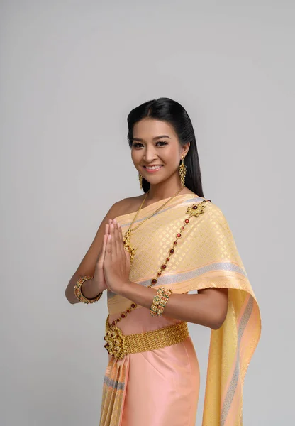 Femmes Portant Des Vêtements Thaïlandais Qui Respectent Symbole Scie — Photo