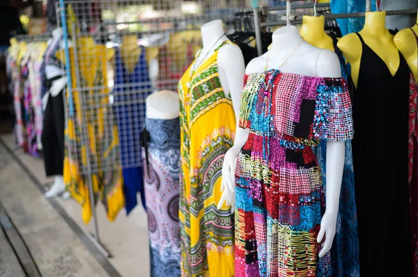 Vêtements Colorés Dans Boutique Mise Point Sélective — Photo