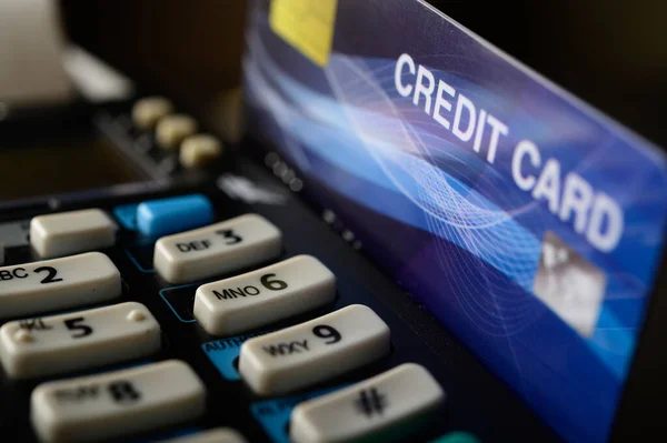 Veeg Creditcards Winkels Betalen Voor Goederen Diensten — Stockfoto